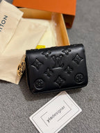 Louis Vuitton | Lv purse | Size L | Front View | yiodesigner.co.uk