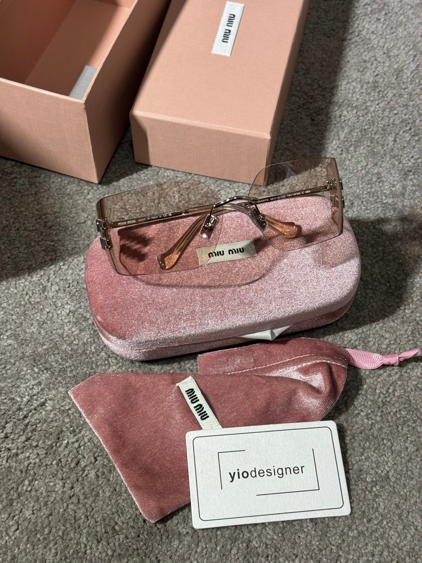 Miu Miu | Miu Miu sunglasses | Close-Up | yiodesigner.co.uk