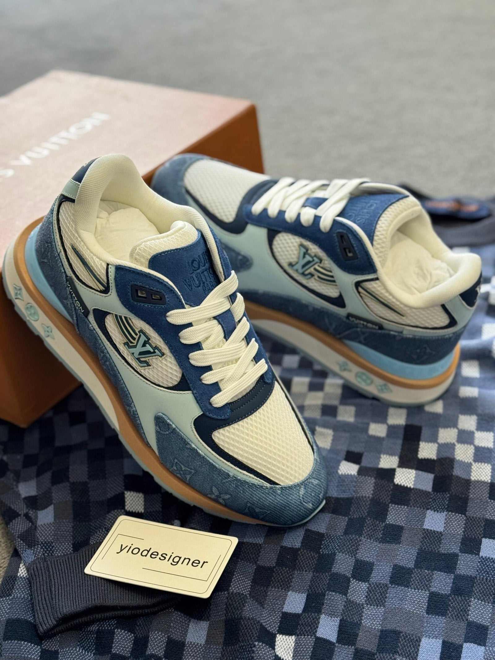 Louis Vuitton | Lv sneaker | Size 8 | Side View | yiodesigner.co.uk