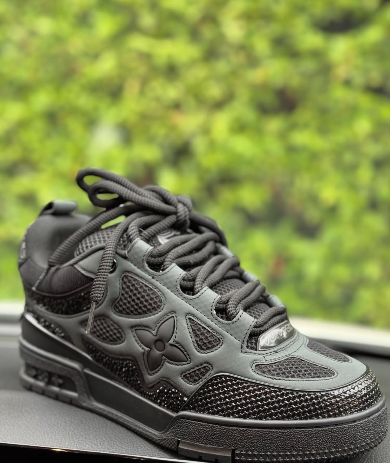 Louis Vuitton | Lv sneaker | Size 10 | yiodesigner.co.uk