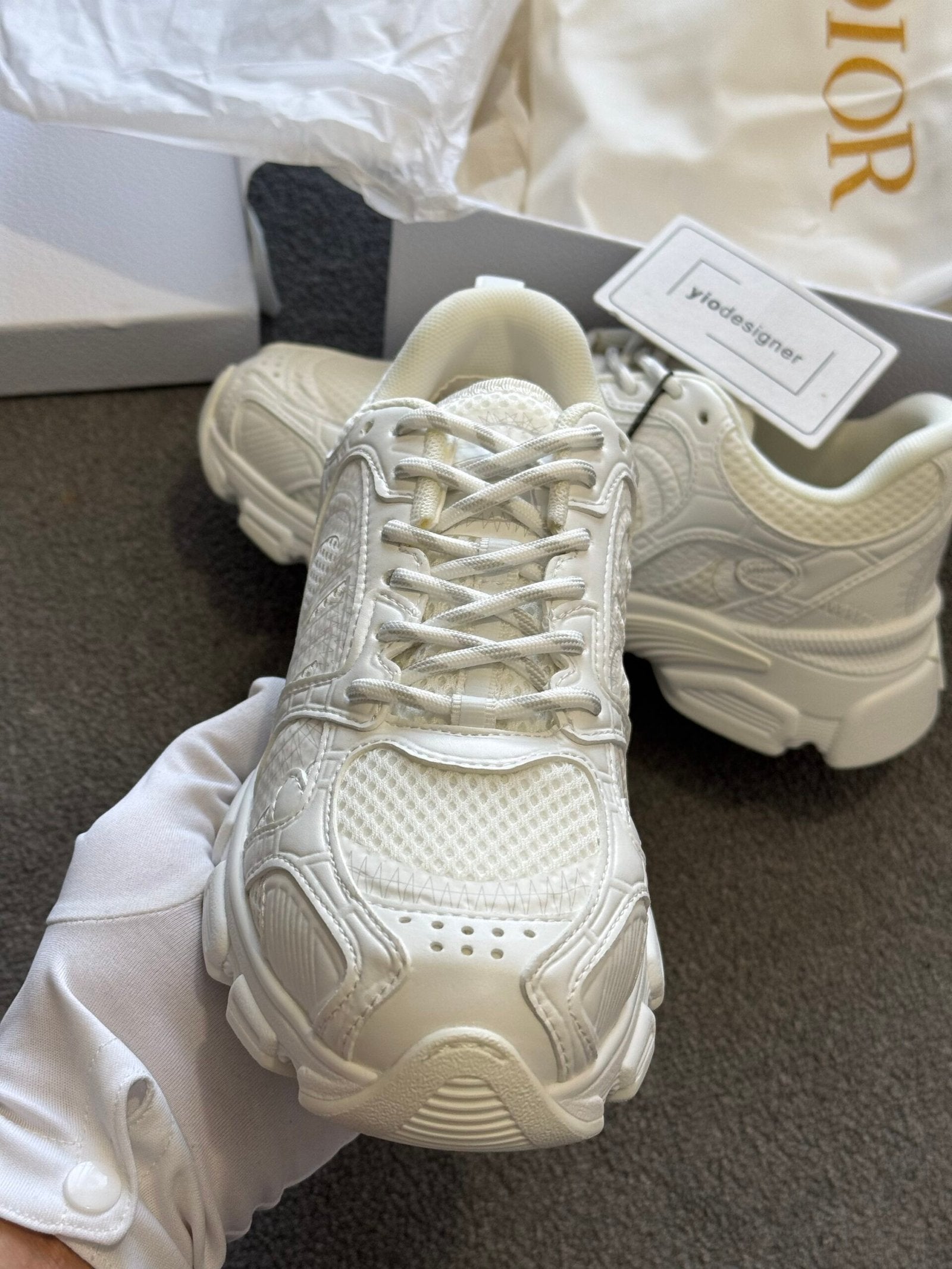 Dior | Dior sneaker | Close-Up | yiodesigner.co.uk
