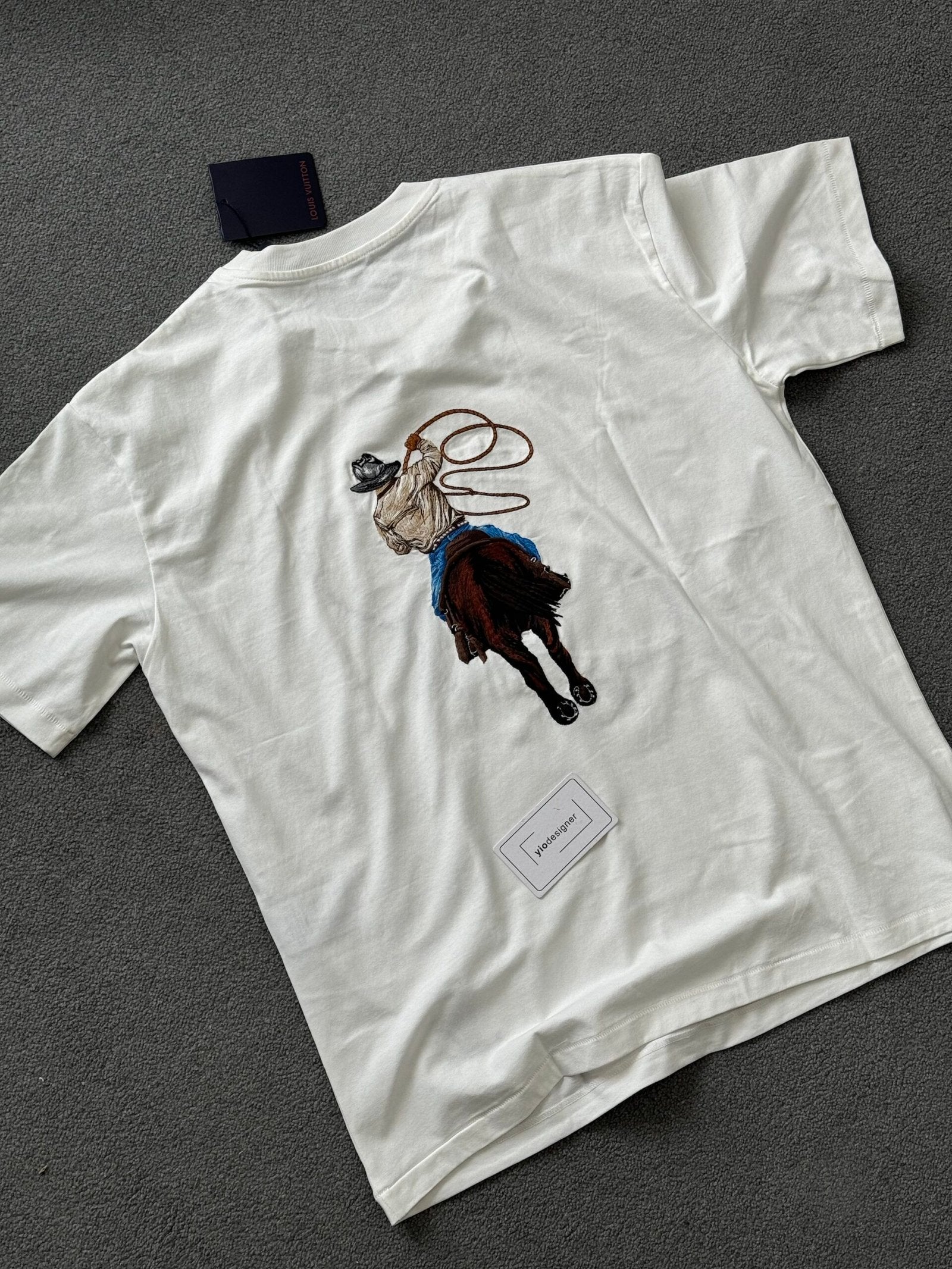 Louis Vuitton | Lv T-shirt | Detail Shot | yiodesigner.co.uk