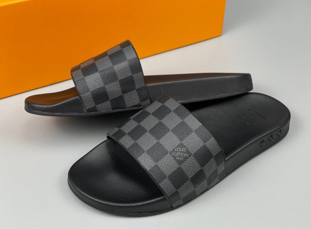 Louis Vuitton | Lv slider | Size 12 | yiodesigner.co.uk