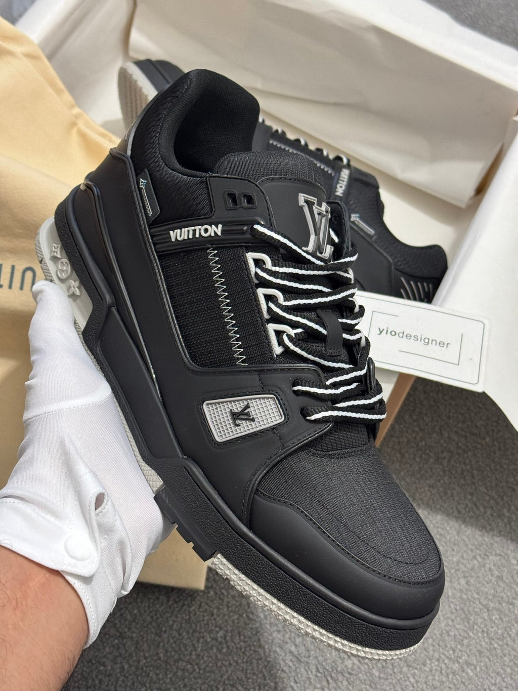Louis Vuitton | Lv sneaker | Size 12 | Close-Up | yiodesigner.co.uk