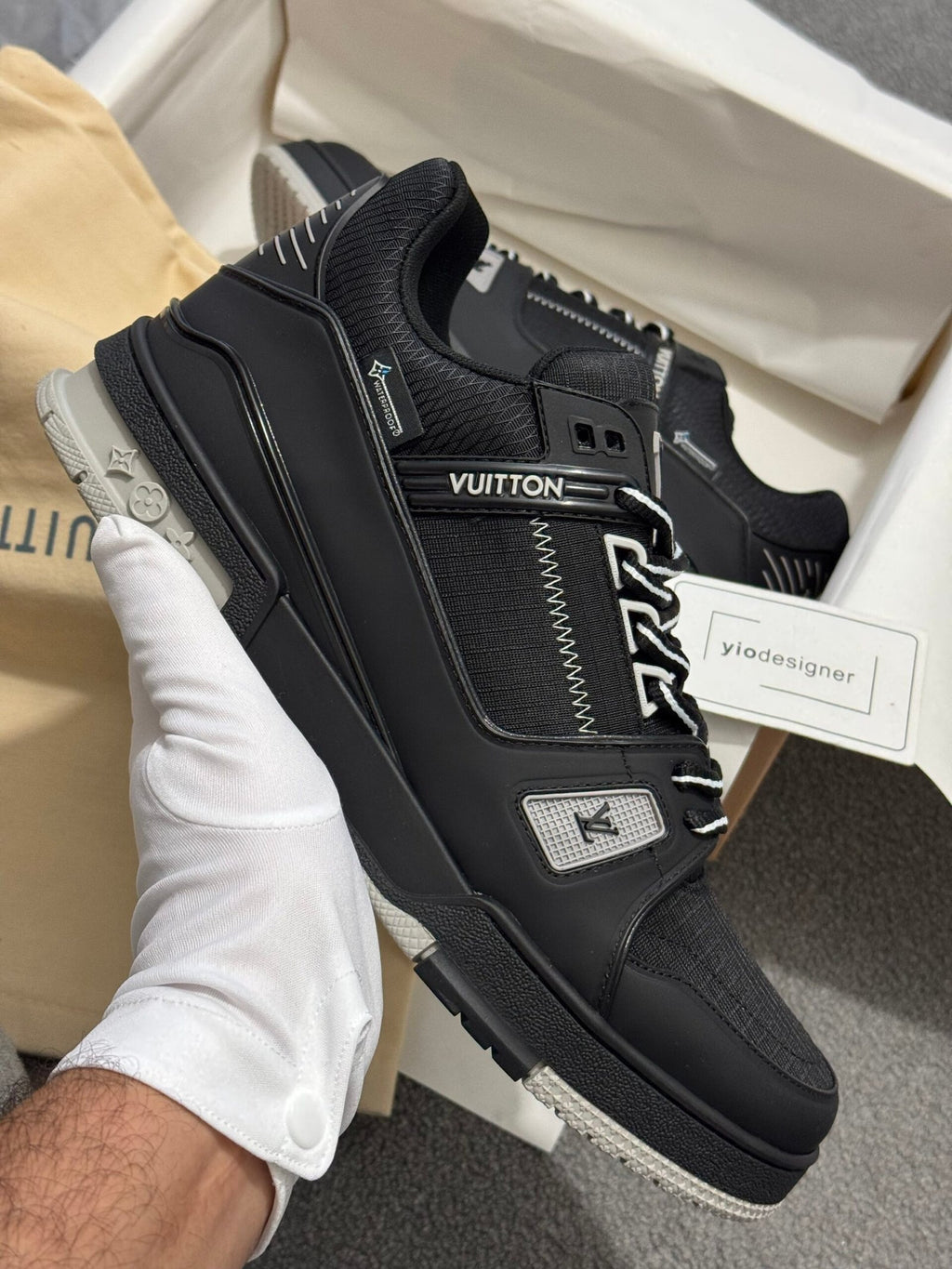 Louis Vuitton | Lv sneaker | Full Body | yiodesigner.co.uk
