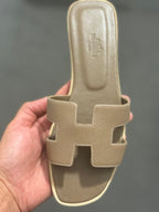 Hermes | Hermes slids | Side View | yiodesigner.co.uk