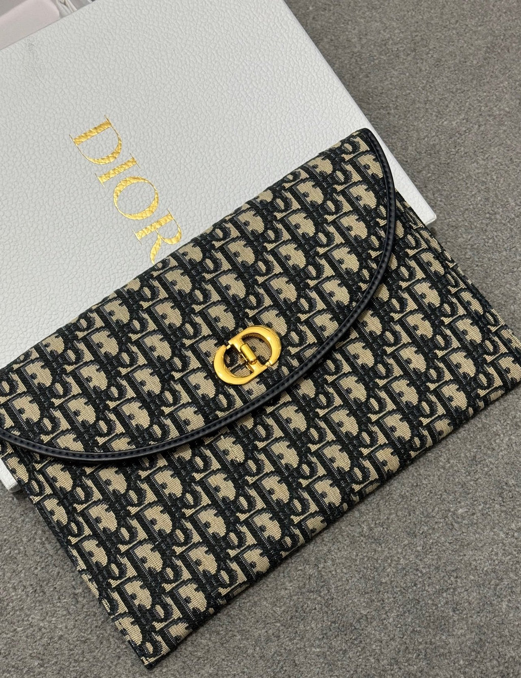 Louis Vuitton | Lv purse | Back View | yiodesigner.co.uk