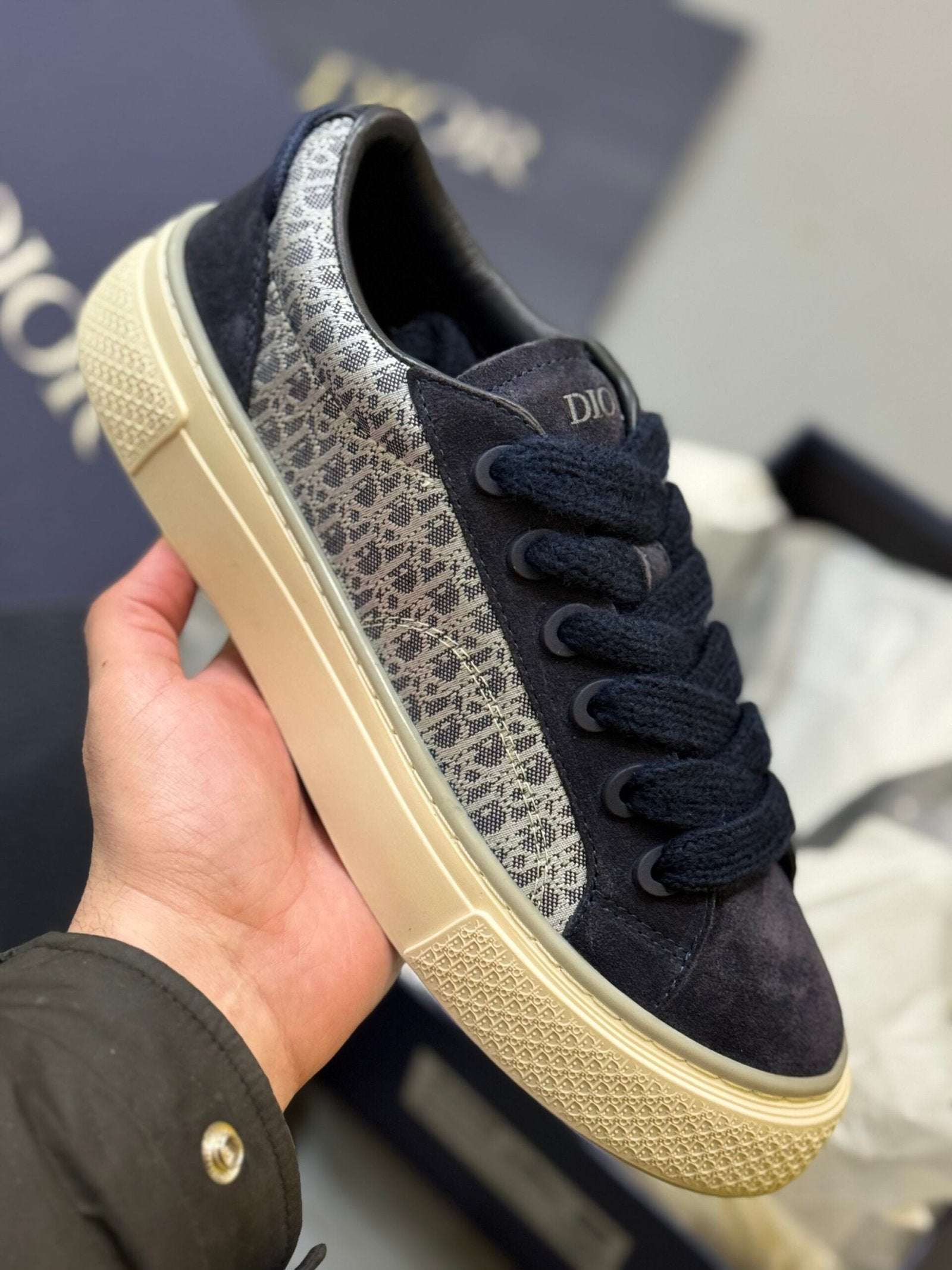 Dior | Dior sneaker | Size 8 | Front View | yiodesigner.co.uk