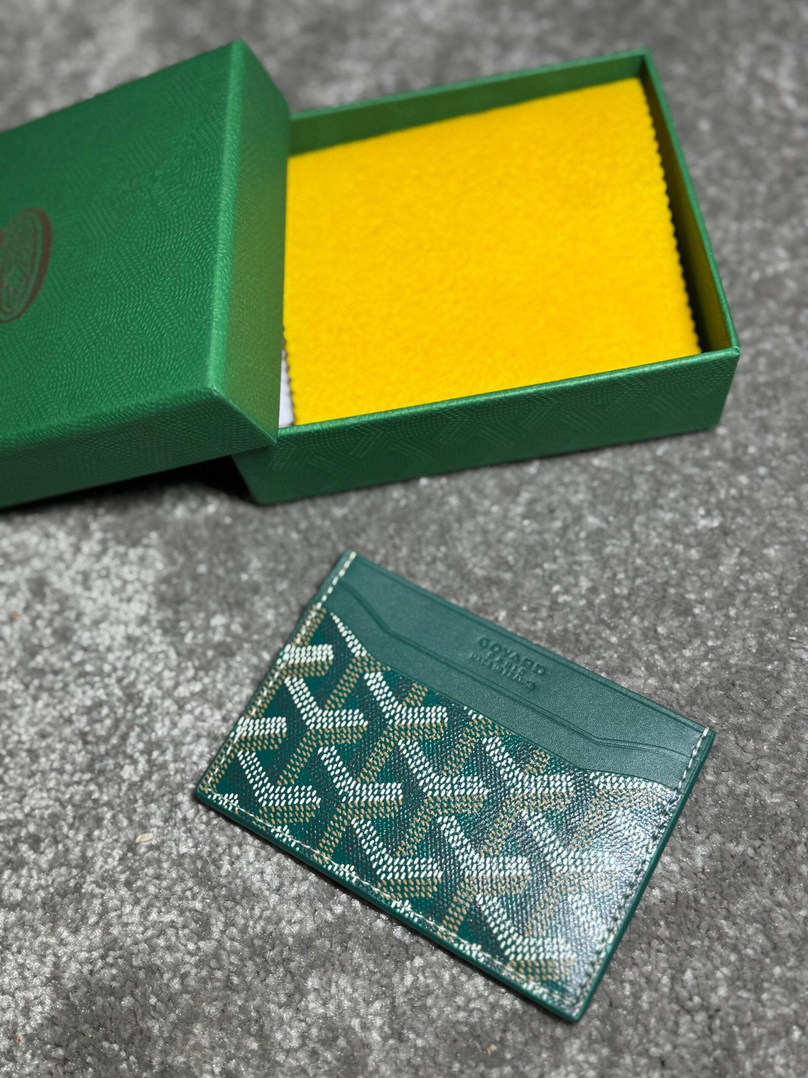Gucci | Goyard card holder Green | Front View | yiodesigner.co.uk