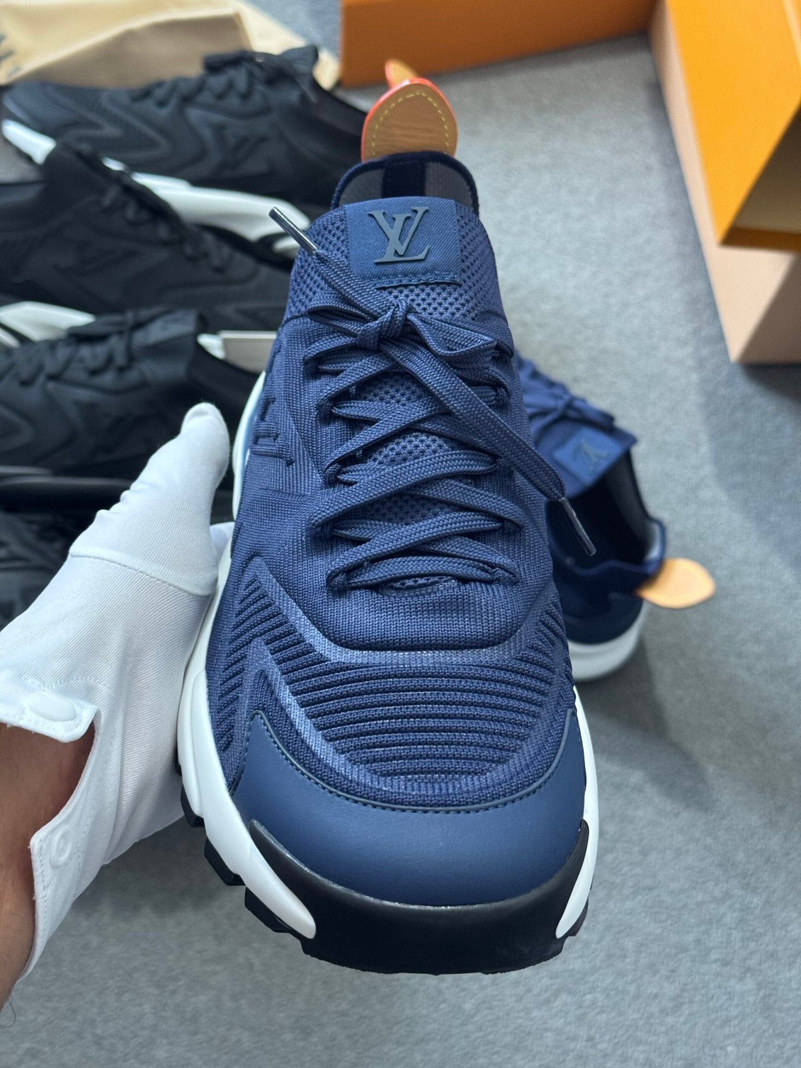 Louis Vuitton | Lv sneaker blue and white | Label View | yiodesigner.co.uk