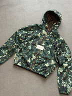 Louis Vuitton | Lv Reversible monogram windbreaker | Close-Up | yiodesigner.co.uk