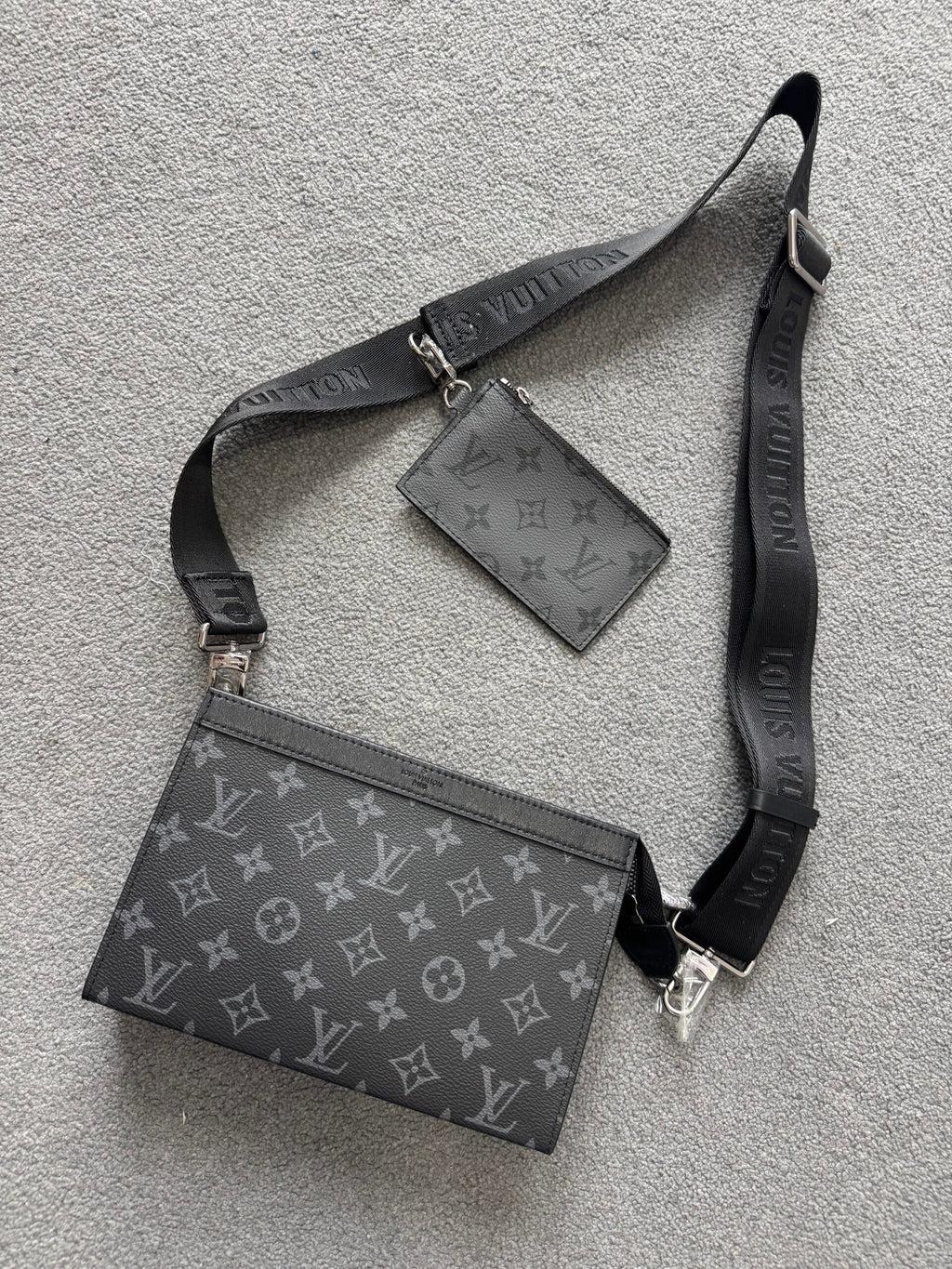 Louis Vuitton | Lv bag | Back View | yiodesigner.co.uk