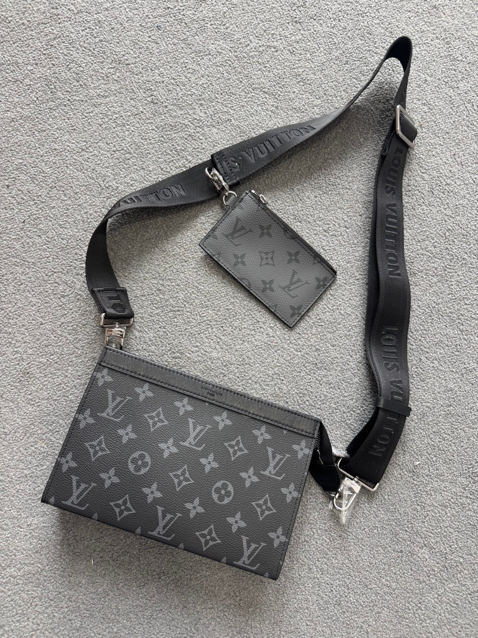 Louis Vuitton | Lv bag | Back View | yiodesigner.co.uk