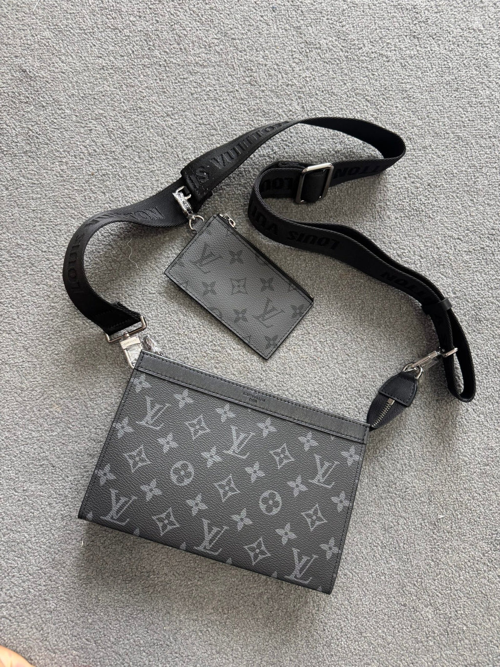 Louis Vuitton | Lv bag | Front View | yiodesigner.co.uk