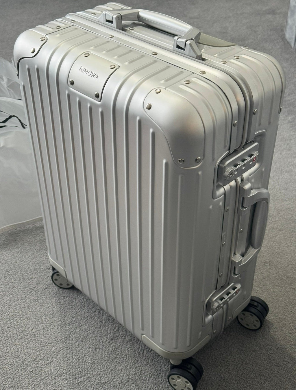 Rimowa | RIMOWA SUITCASE | Front View | yiodesigner.co.uk
