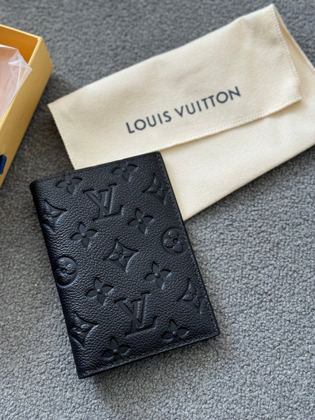 Louis Vuitton | Lv wallet | Side View | yiodesigner.co.uk