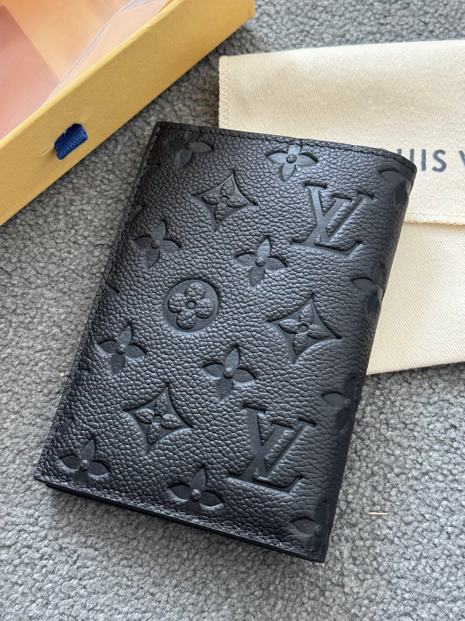 Louis Vuitton | Lv wallet | Front View | yiodesigner.co.uk