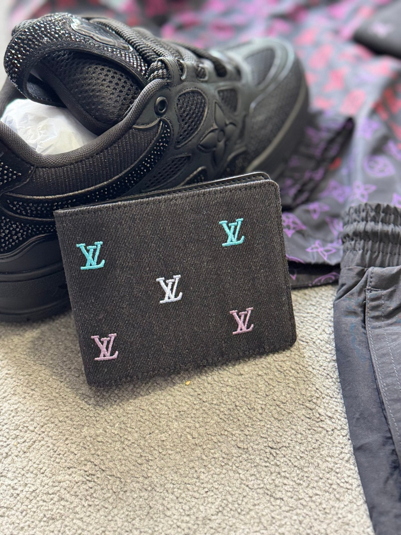 Louis Vuitton | Lv wallet | Front View | yiodesigner.co.uk