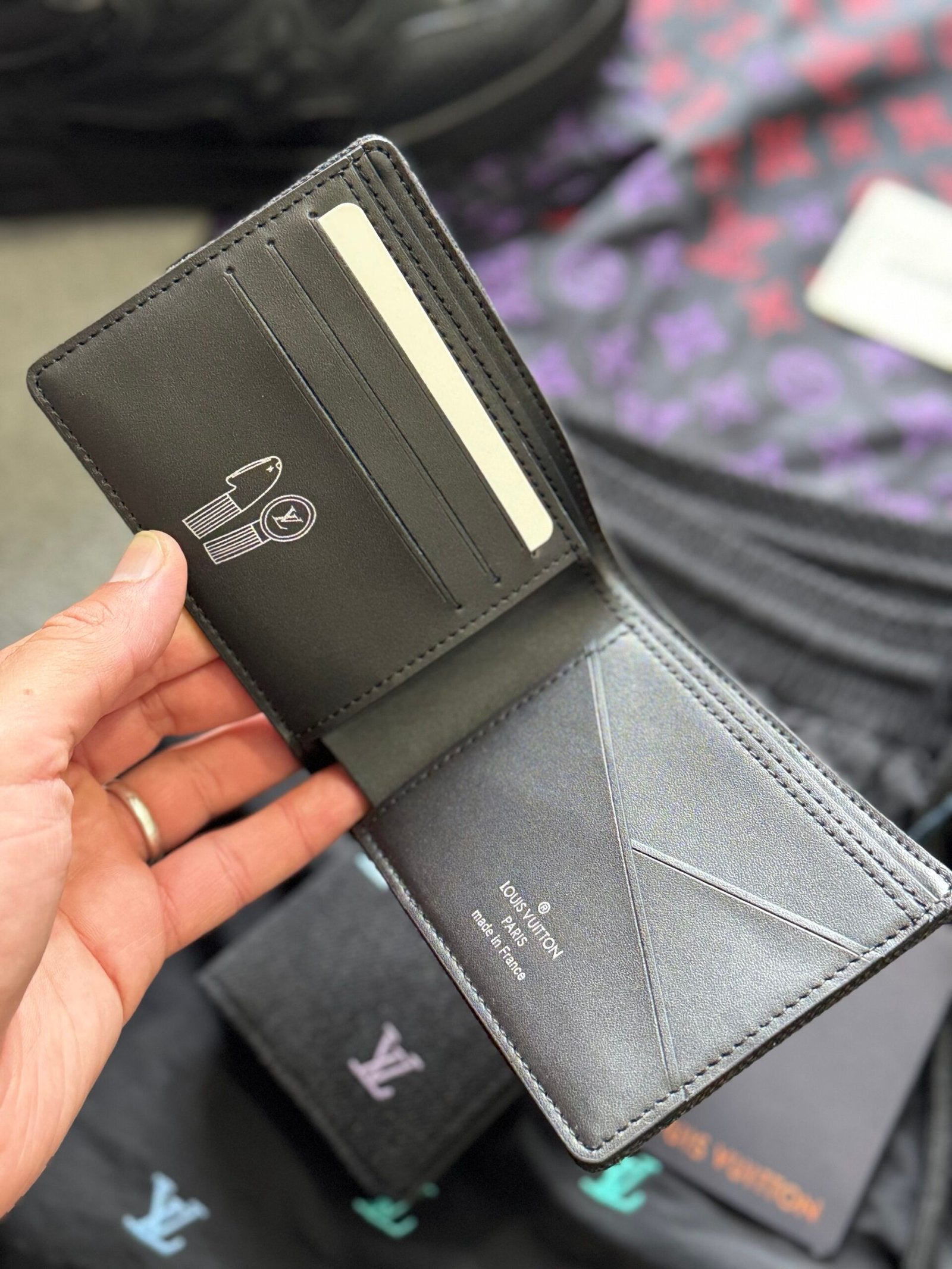 Louis Vuitton | Lv wallet | Back View | yiodesigner.co.uk