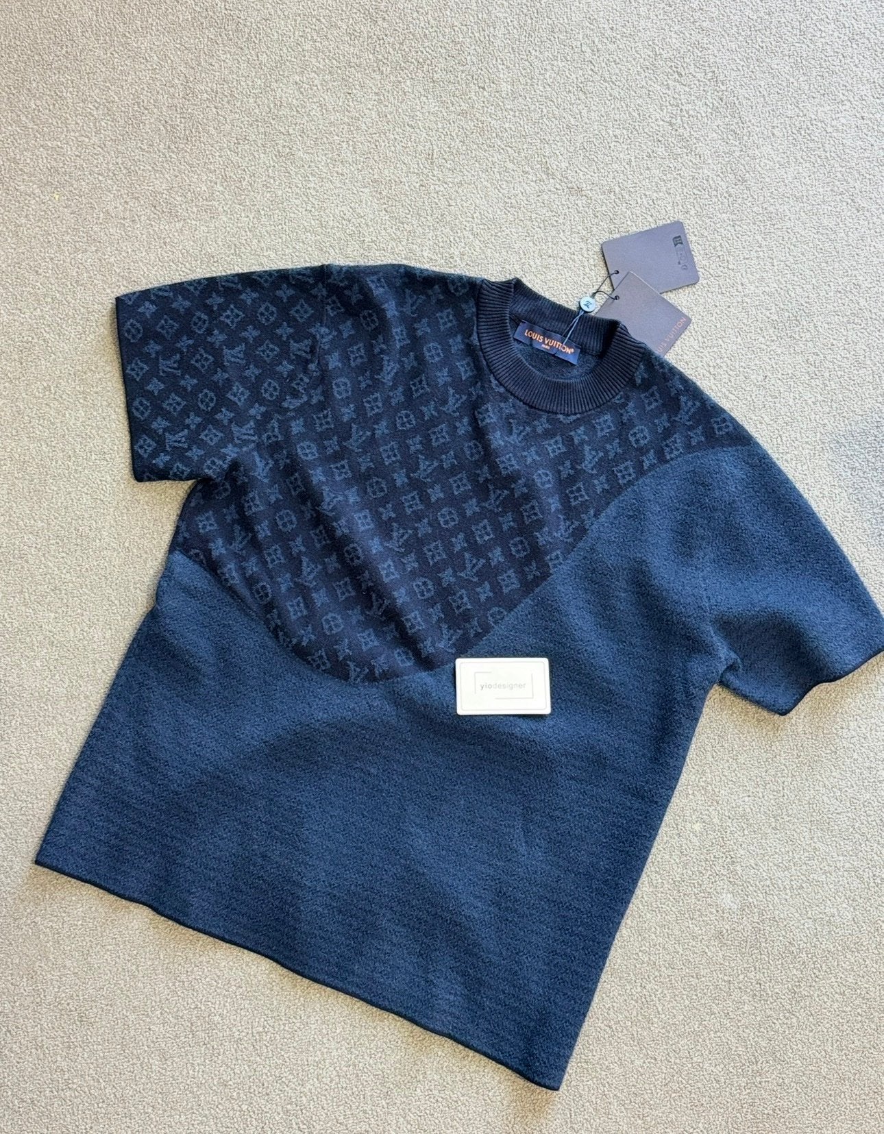 Louis Vuitton | Lv T-shirt | Size M | yiodesigner.co.uk