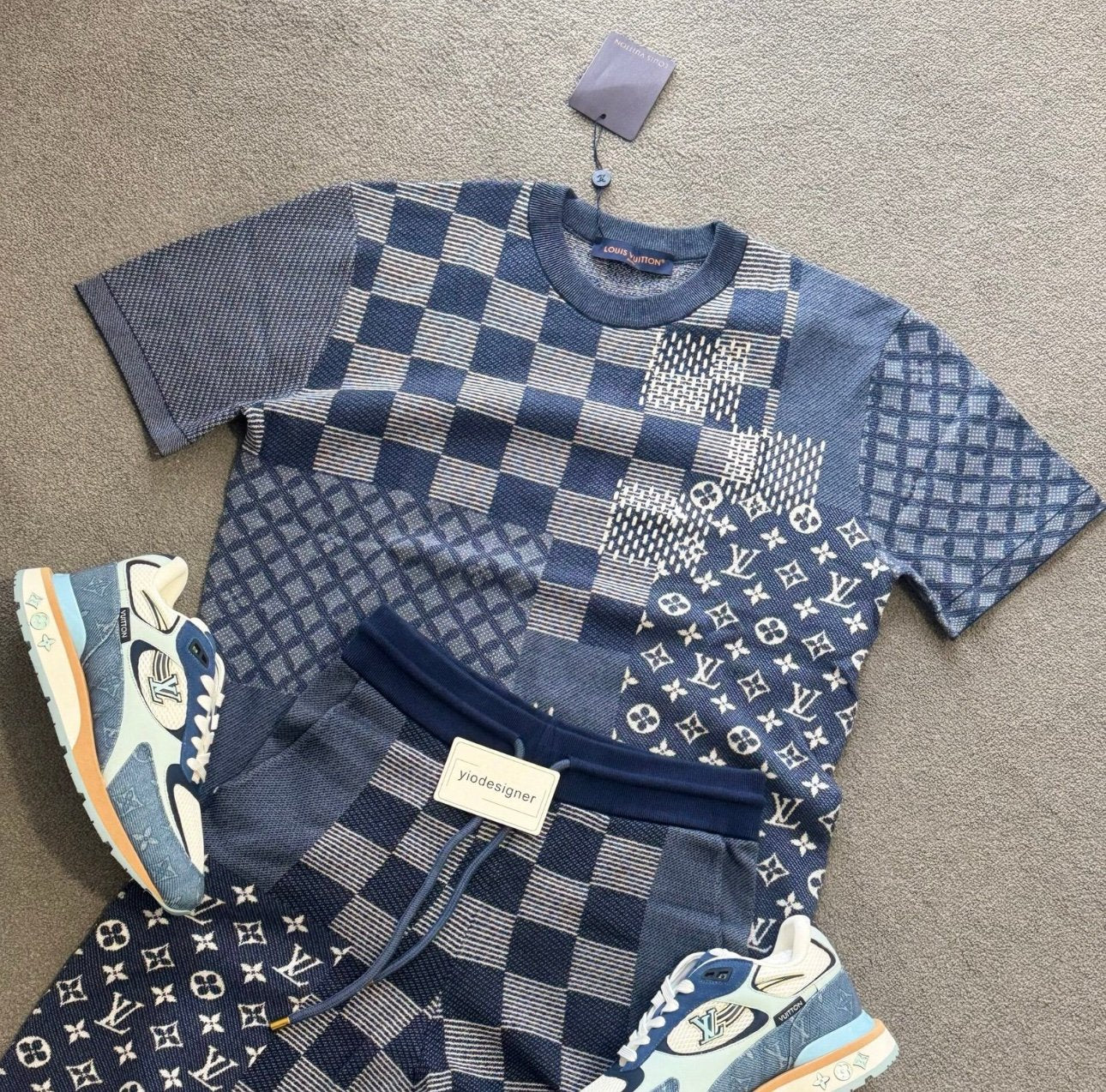 Louis Vuitton | Lv T-shirt | Size XL | yiodesigner.co.uk