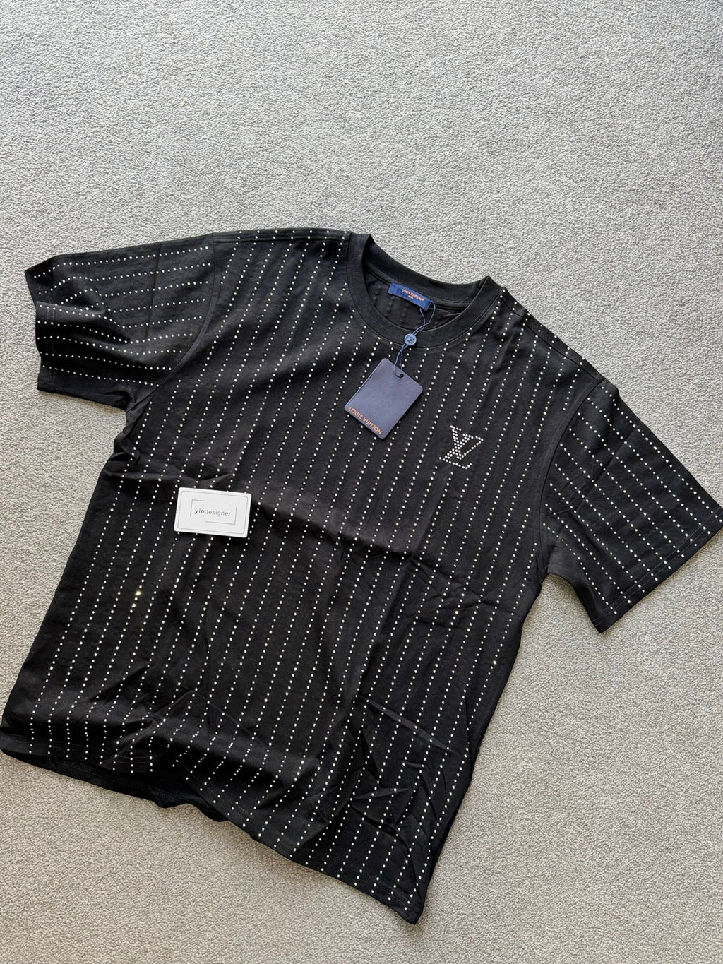 Louis Vuitton | Lv T-shirt | Size L | yiodesigner.co.uk