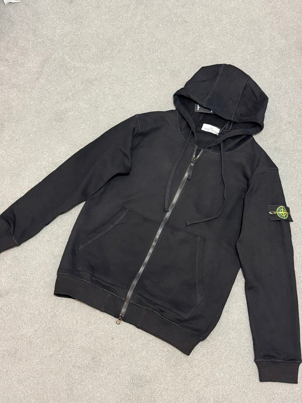 Stone Island | Stone island full zip black | Size S | Front View | yiodesigner.co.uk
