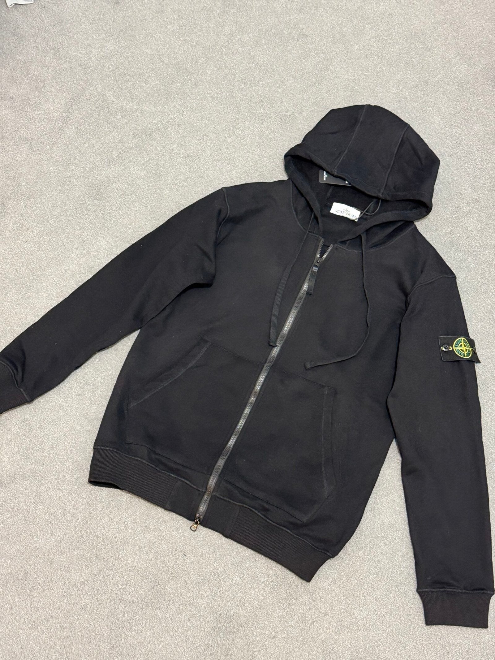 Stone Island | Stone island full zip black | Size S | Front View | yiodesigner.co.uk