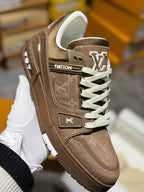 Louis Vuitton | Lv sneaker | Size 11 | Close-Up | yiodesigner.co.uk