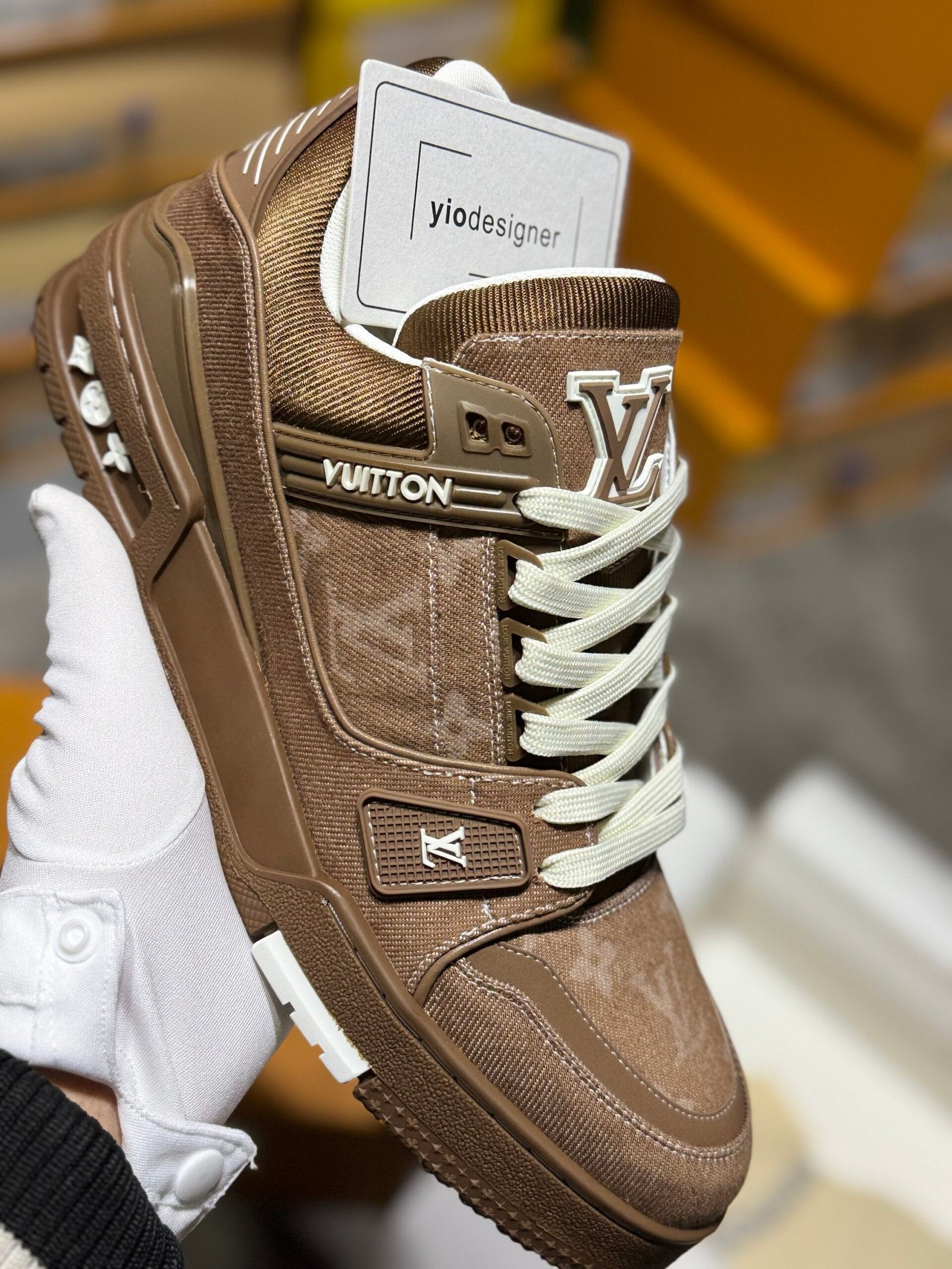 Louis Vuitton | Lv sneaker | Size 9 | Side View | yiodesigner.co.uk