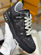 Louis Vuitton | Lv sneaker | Size 10 | Close-Up | yiodesigner.co.uk