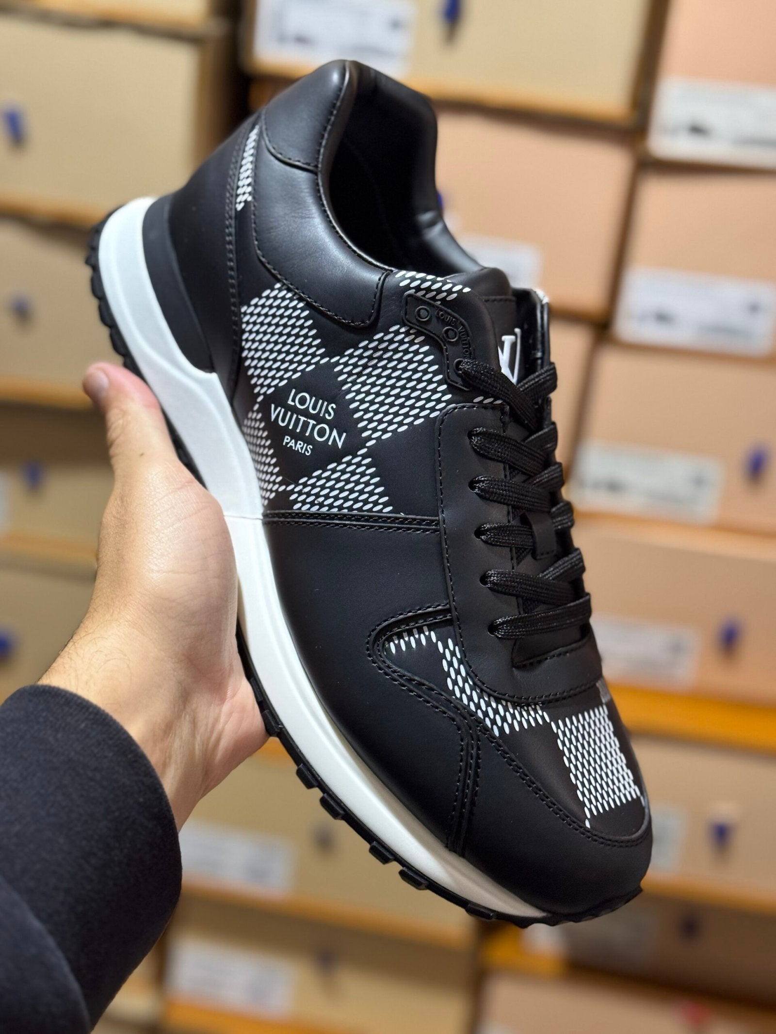 Louis Vuitton | Lv sneaker | Size 10 | yiodesigner.co.uk