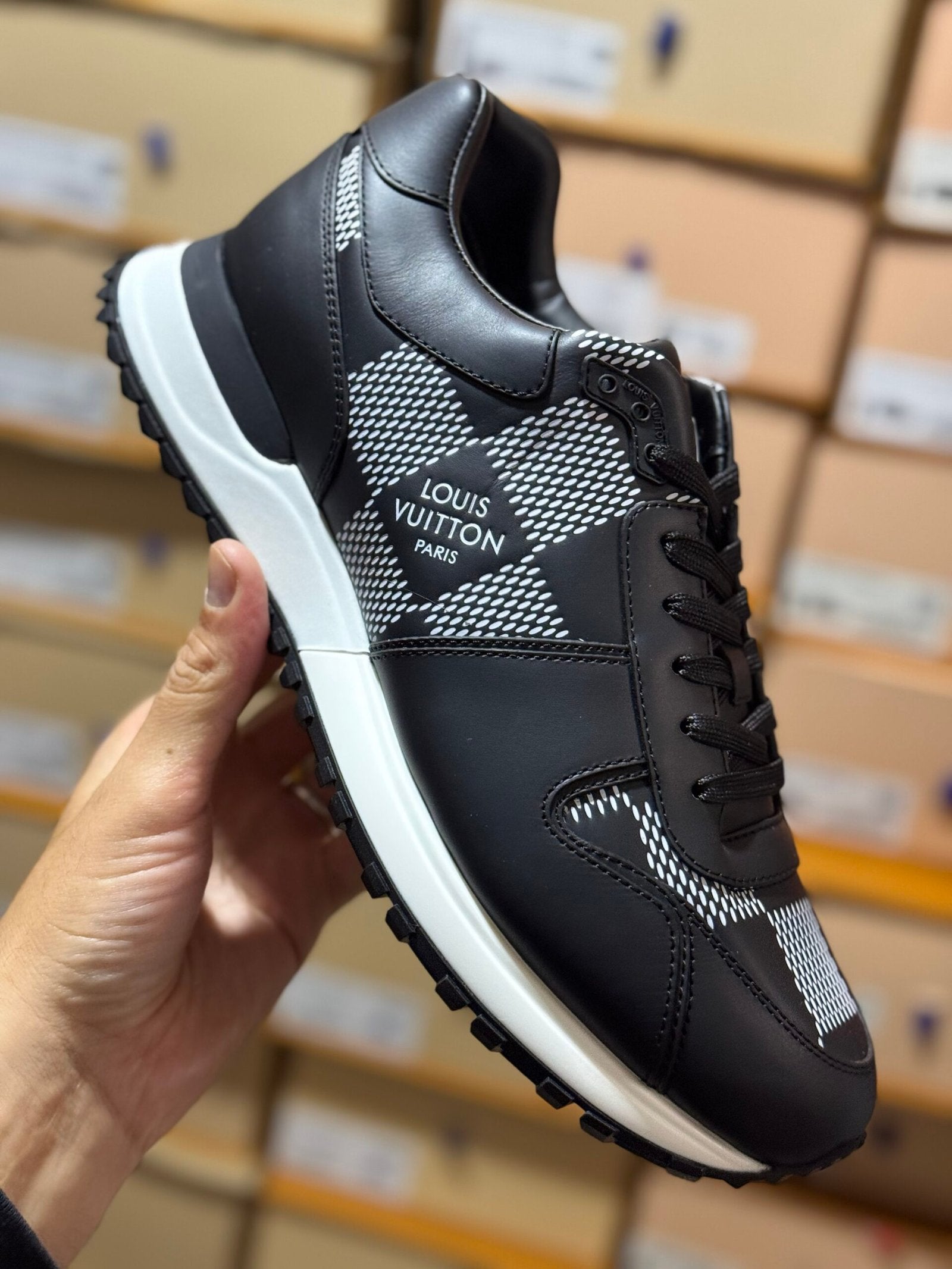 Louis Vuitton | Lv sneaker | Size 9.5 | yiodesigner.co.uk