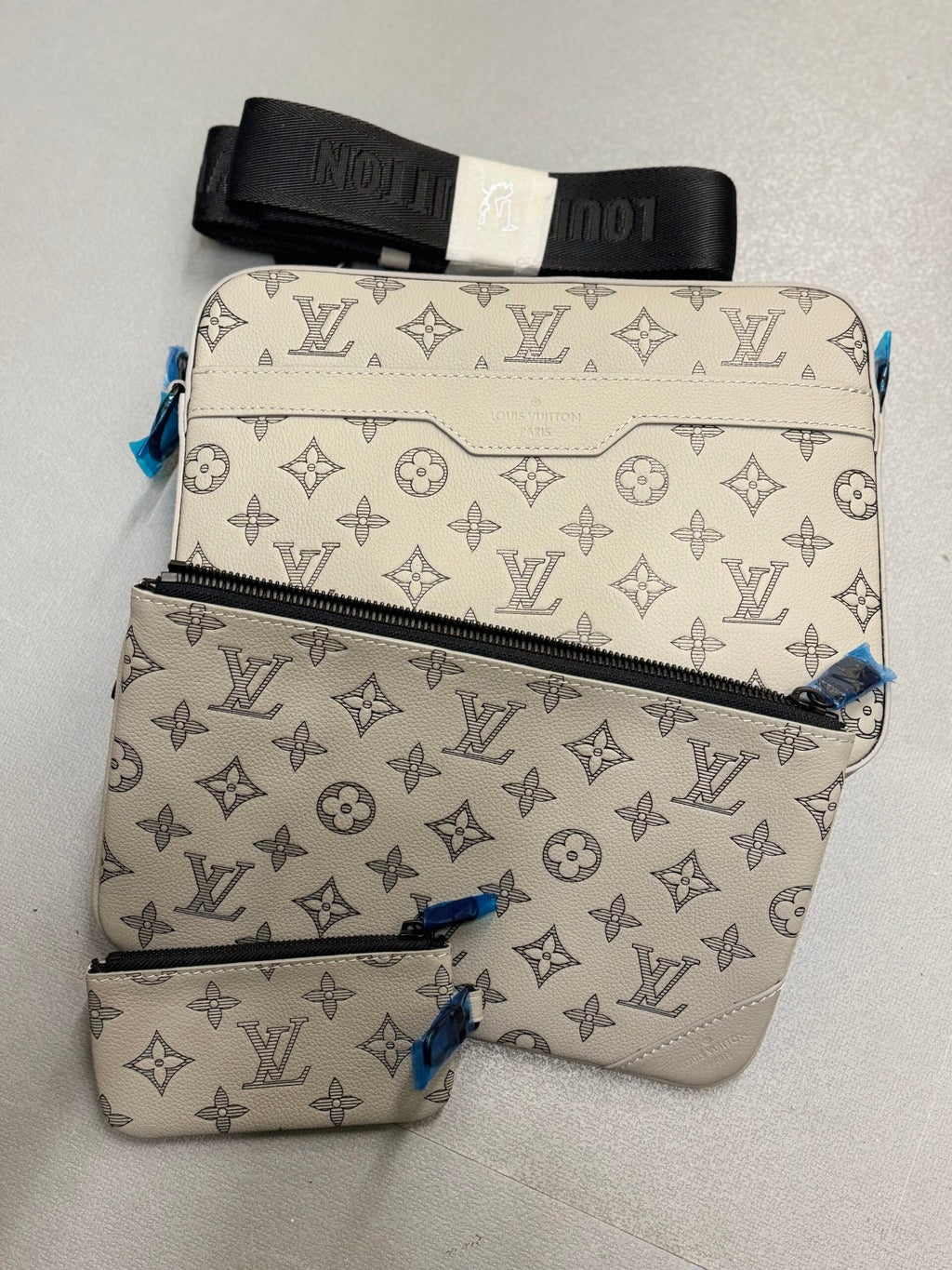 Louis Vuitton | Lv messenger bag | Side View | yiodesigner.co.uk
