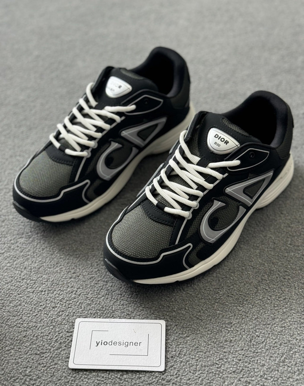 Dior | Dior b30 | Size 10 | Close-Up | yiodesigner.co.uk