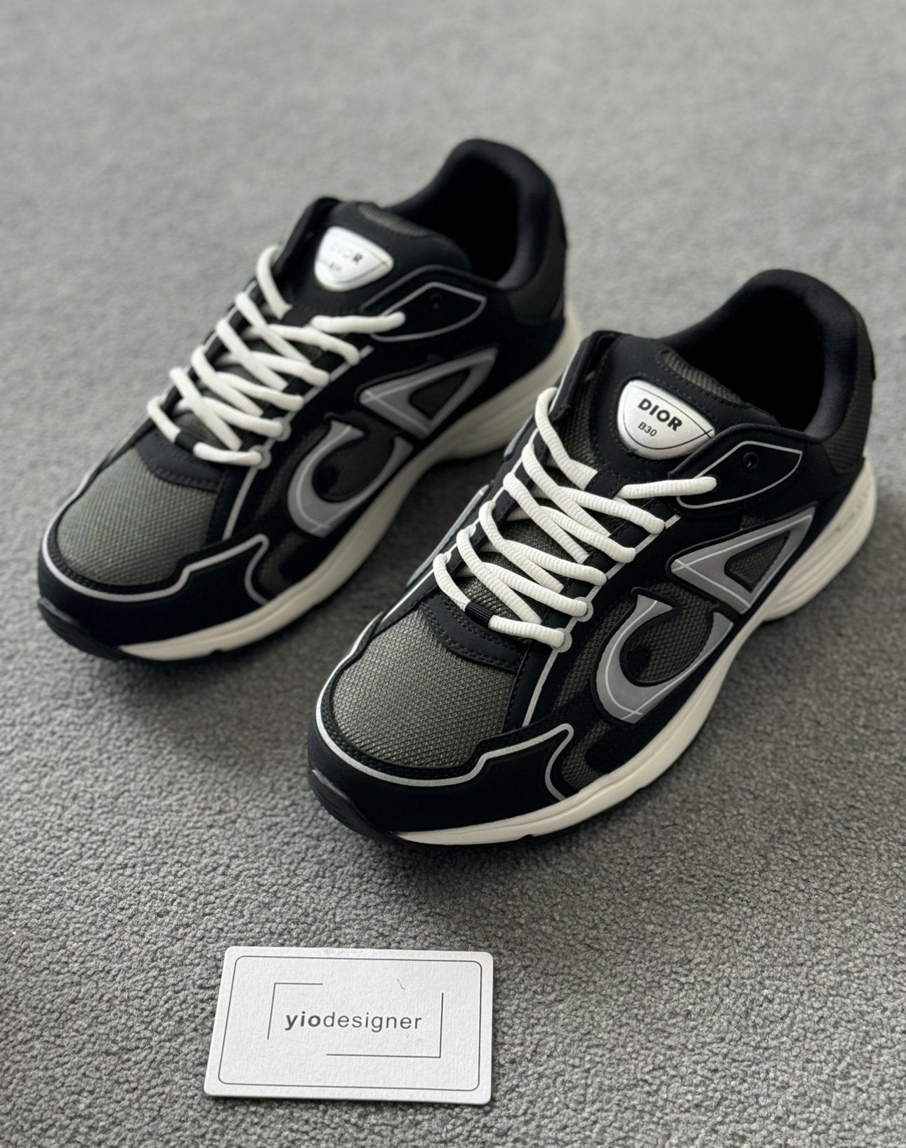 Dior | Dior b30 | Size 10 | Close-Up | yiodesigner.co.uk