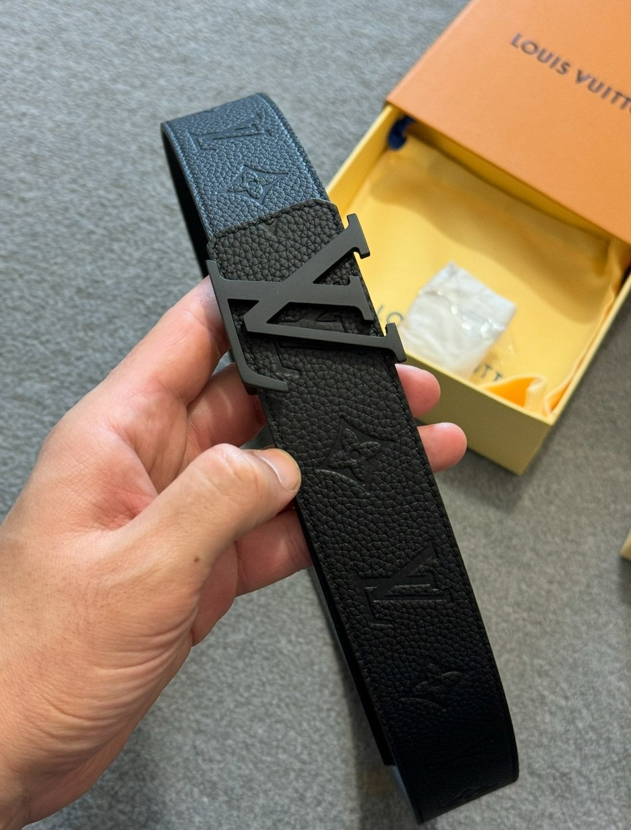 Louis Vuitton | Lv belt | Size 90 | Front View | yiodesigner.co.uk