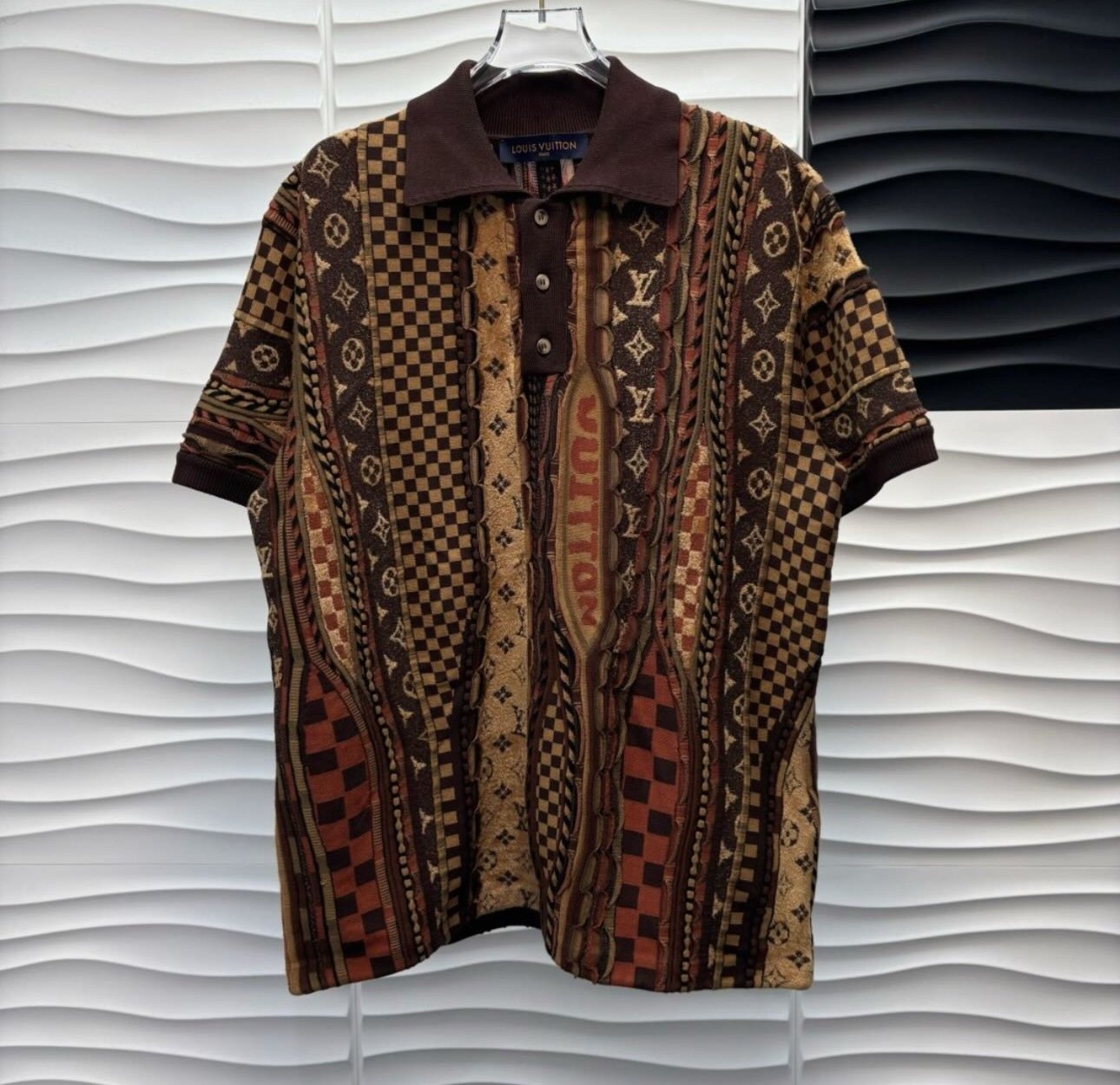 Louis Vuitton | Lv T-shirt (polo) | Size S | yiodesigner.co.uk