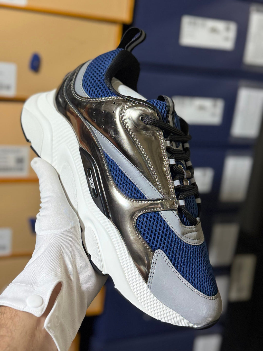 Dior | Dior b22 | Size 9 | Side View | yiodesigner.co.uk