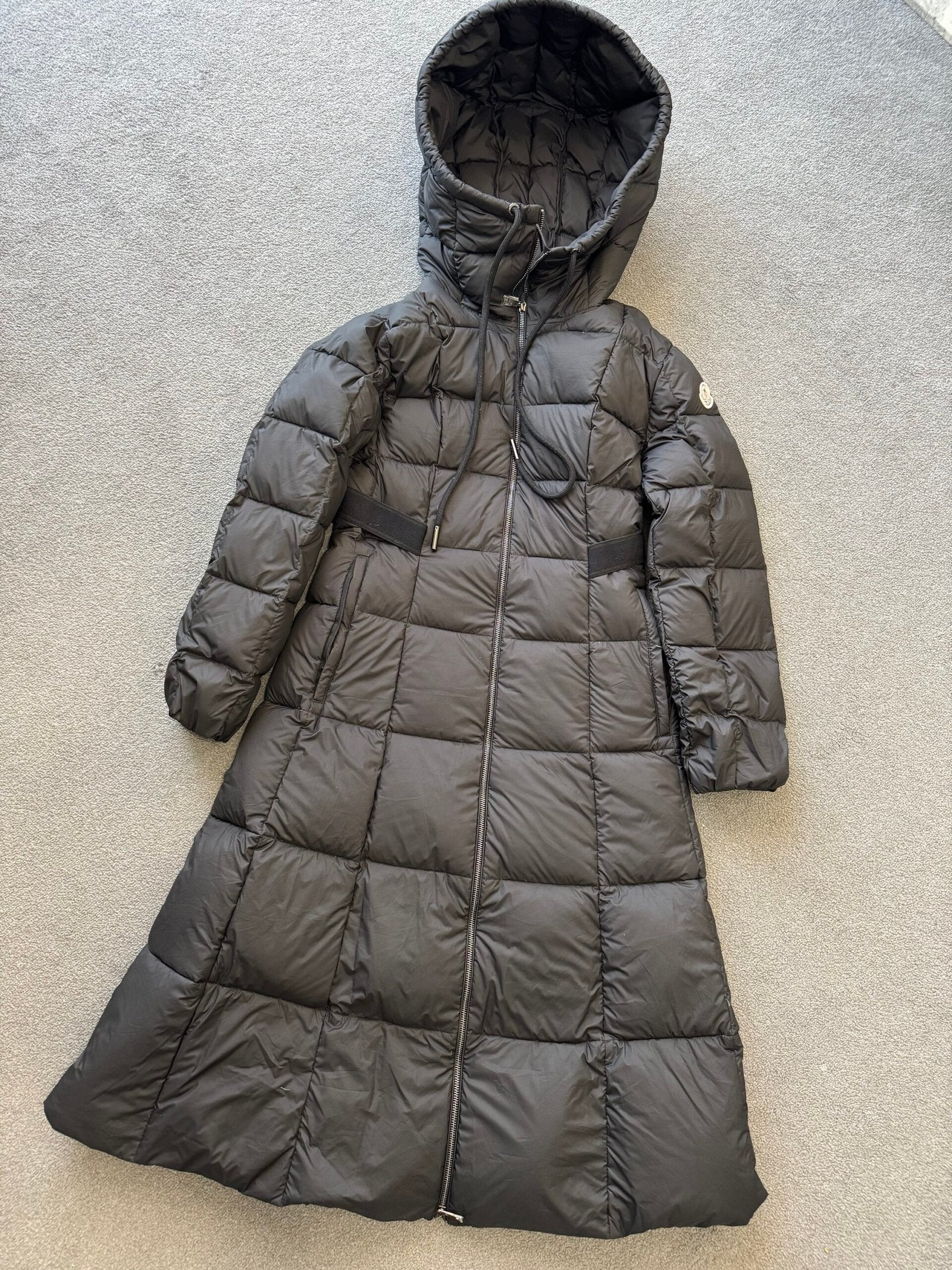 Moncler | Moncler woman coat | Size 2 | Back View | yiodesigner.co.uk