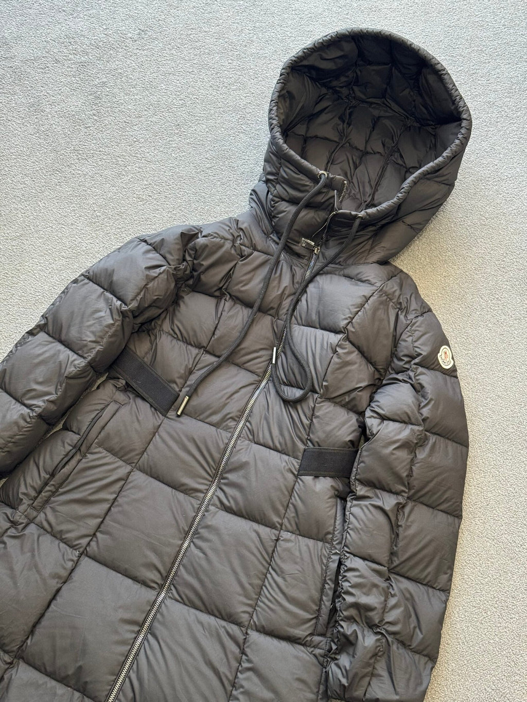 Moncler | Moncler woman coat | Detail Shot | yiodesigner.co.uk