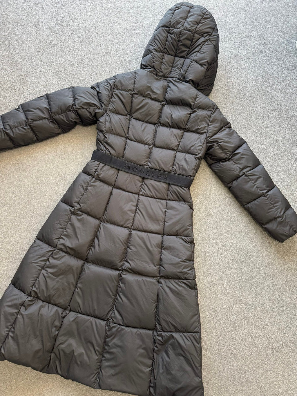 Moncler | Moncler woman coat | Side View | yiodesigner.co.uk