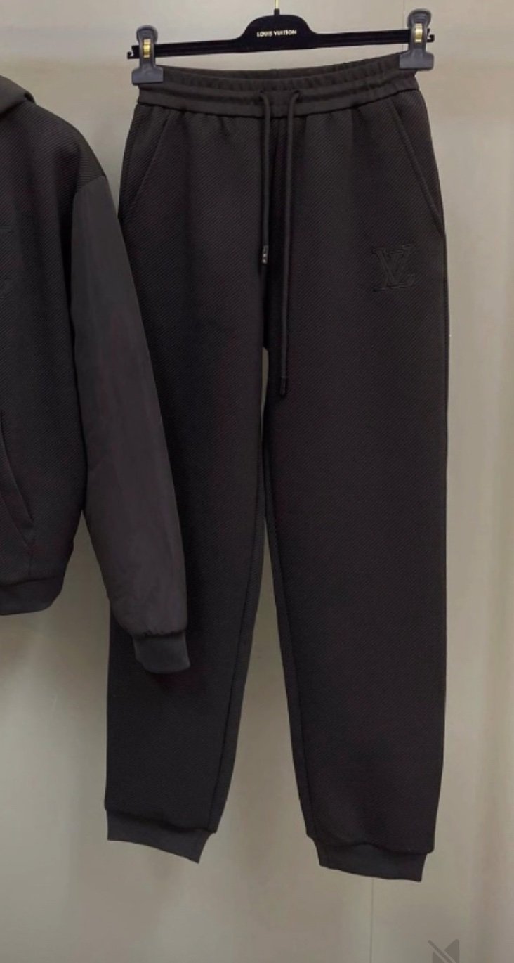 Louis Vuitton | Lv tracksuit bottom ( jogger) | Size L | yiodesigner.co.uk