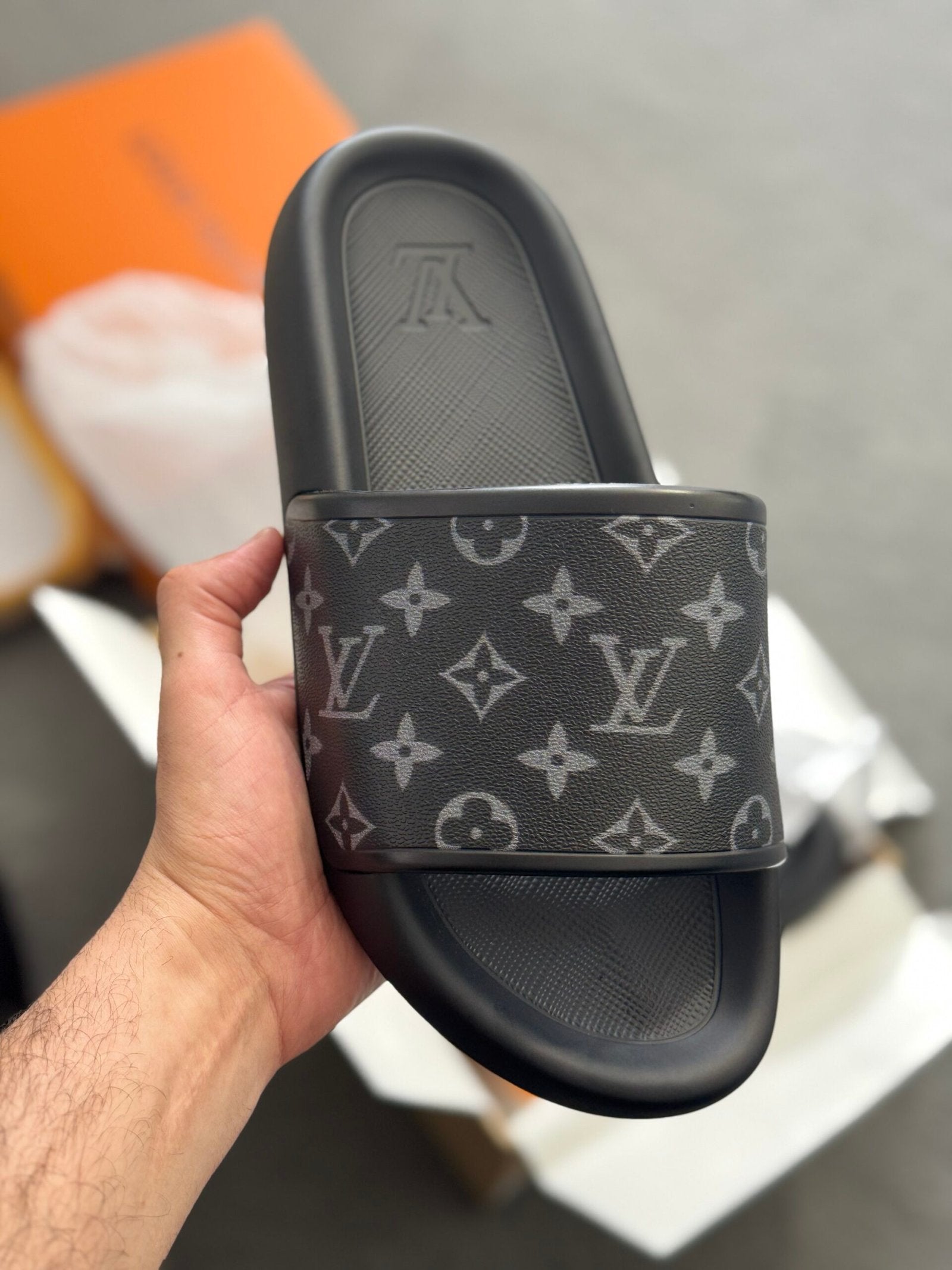 Louis Vuitton | Lv slider | Size 12 | Close-Up | yiodesigner.co.uk