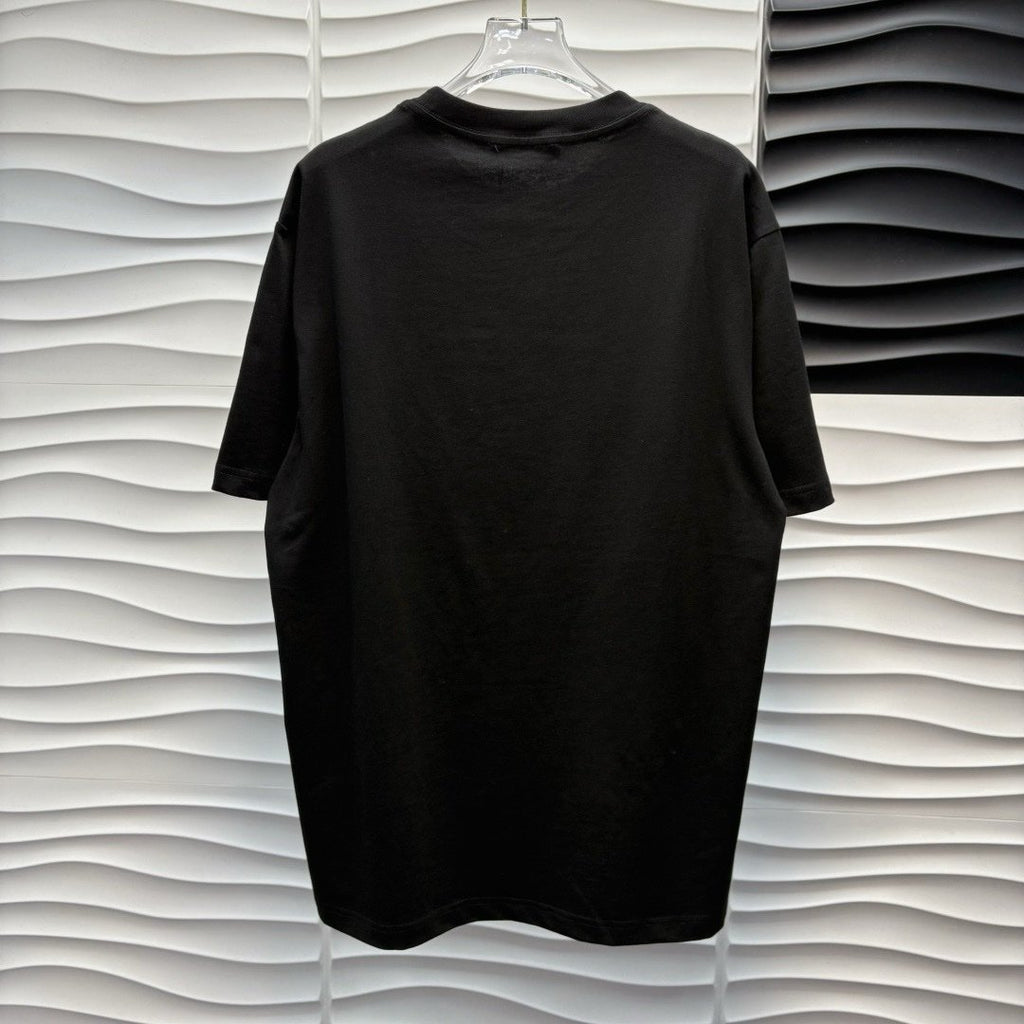 Louis Vuitton | Lv t-shirt | Close-Up | yiodesigner.co.uk