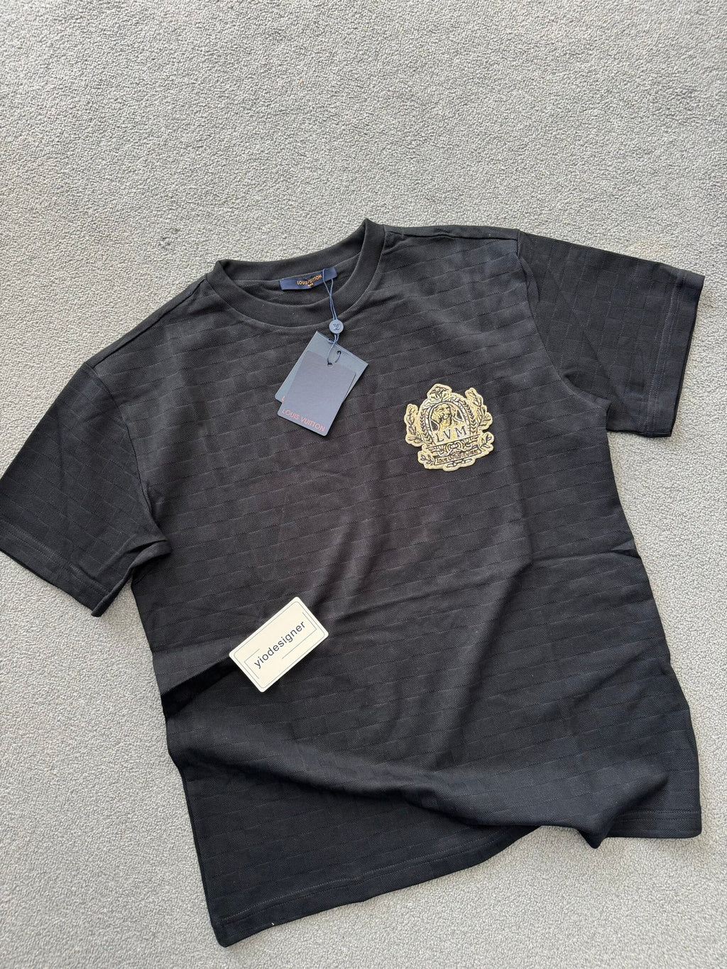 Louis Vuitton | Lv t-shirt | Close-Up | yiodesigner.co.uk