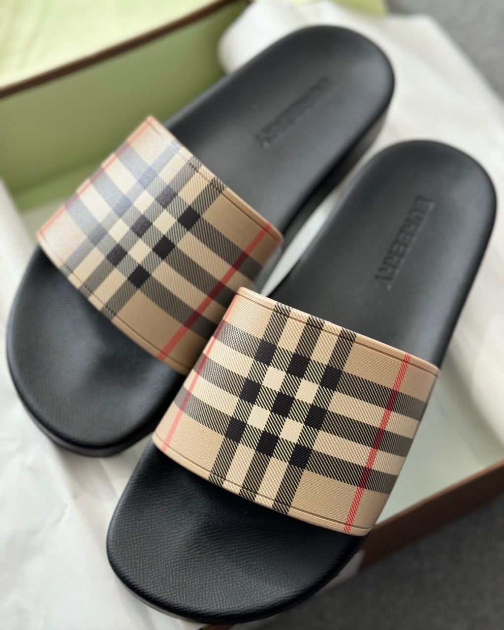 Burberry | Burberry slider | Size 11 | yiodesigner.co.uk
