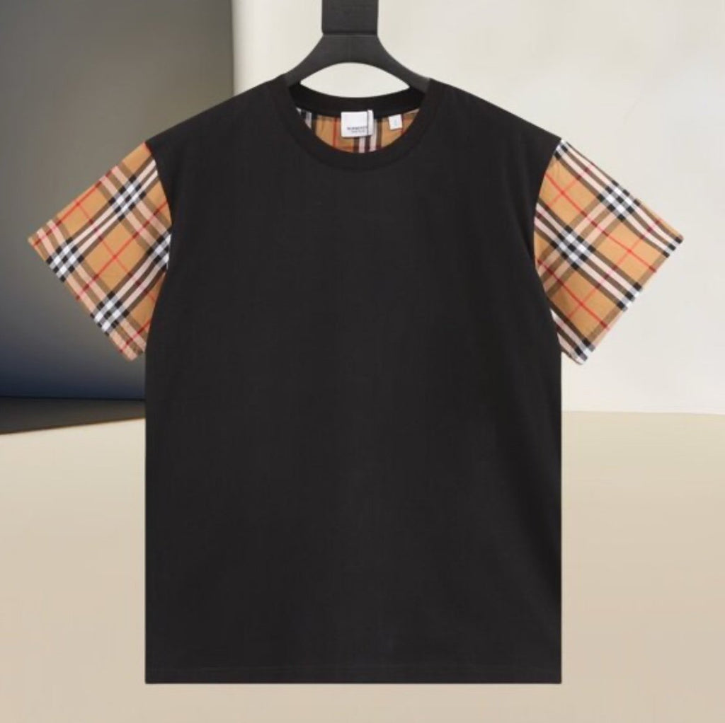 Burberry | Burberry T-shirt black | Size M | yiodesigner.co.uk