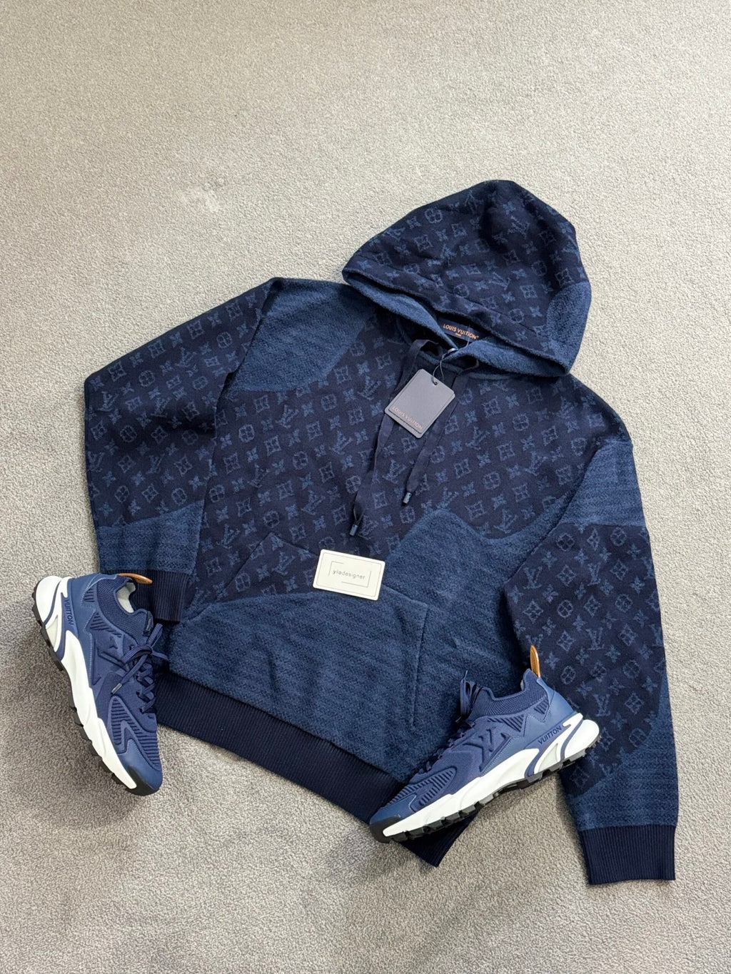 Louis Vuitton | Lv hoody | Size XL | yiodesigner.co.uk