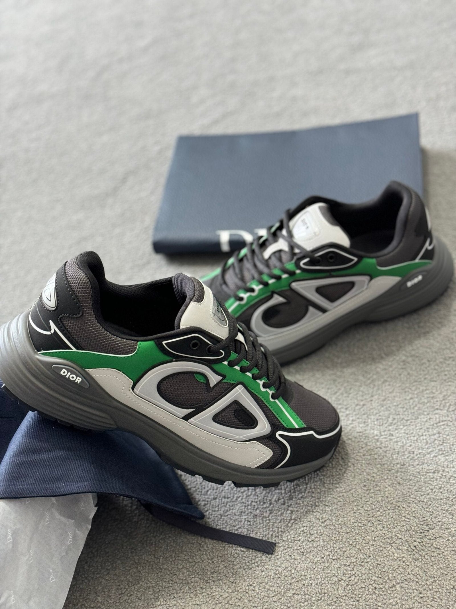 Dior | Dior B30 | Size 11 | Close-Up | yiodesigner.co.uk